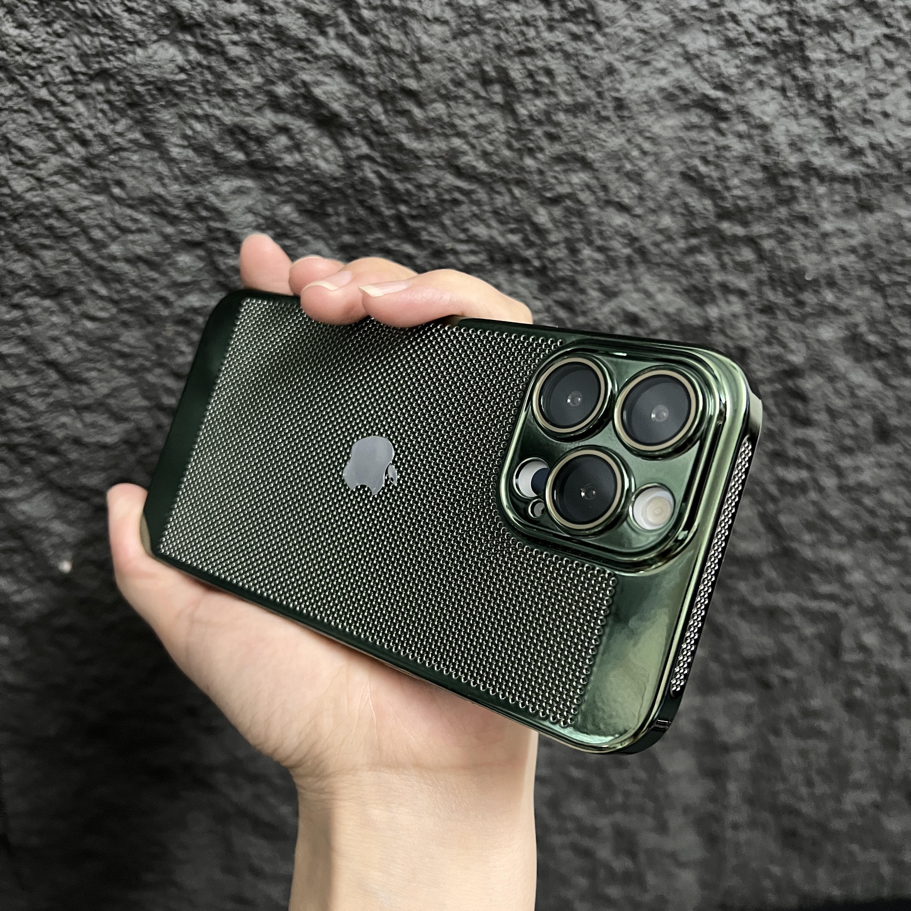苹果14promax电镀网孔肤感散热iphone13带镜头膜12潮牌防摔手机壳