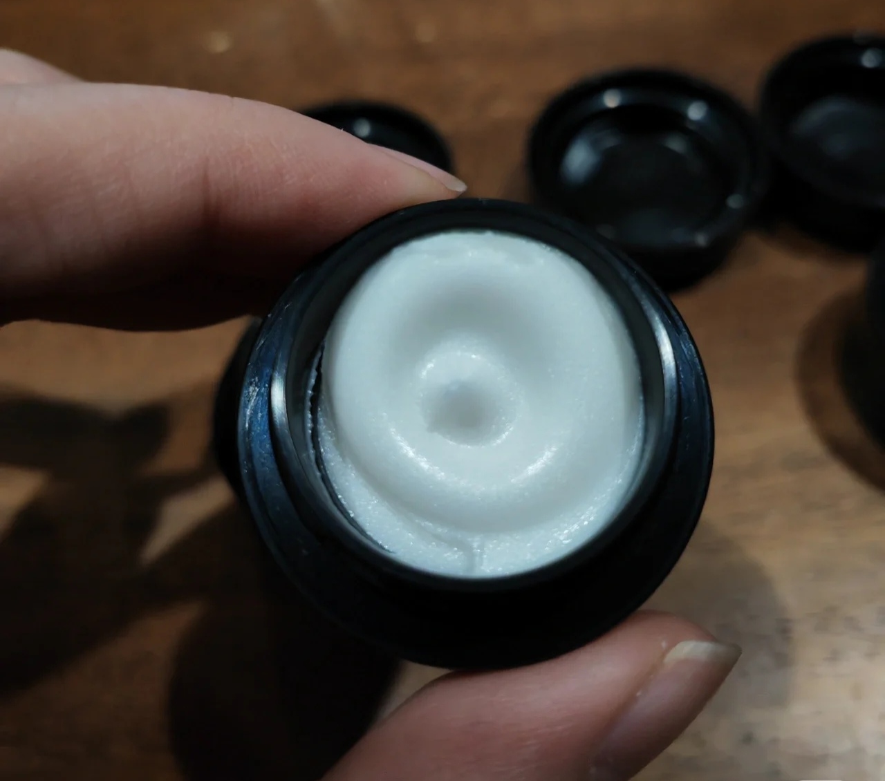 【真是大韩】黑空绷子带颜致面霜