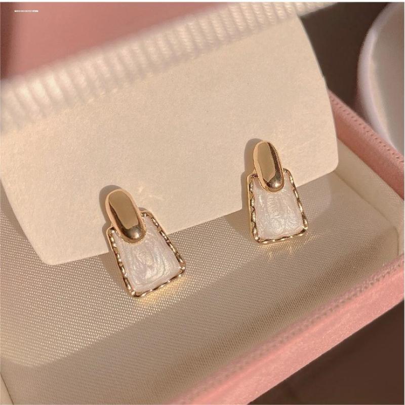 时尚滴油几何耳钉个性轻奢金色2023夏季小巧个性独特饰品气质质感