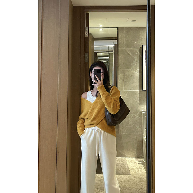 宋一慧*环环相扣*秋冬宽松慵懒风V领交叉毛衣女SSB410Z946