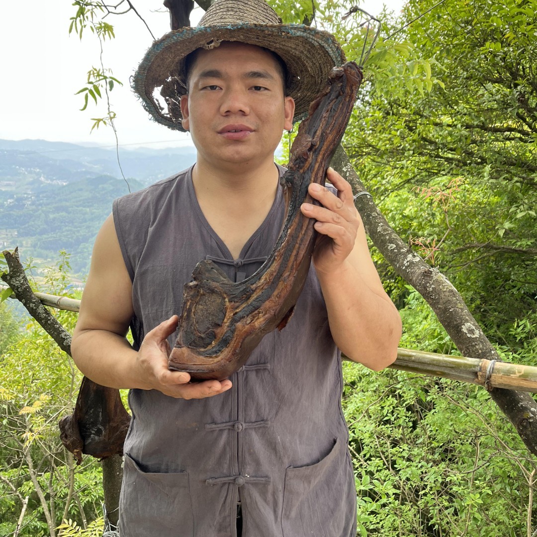 涛子哥四川烟熏腊肉腊鸡现场称重