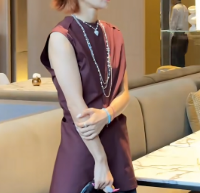 2024夏季新款时尚女装网红气质休闲减龄百搭上衣炸街无袖打底衫蓝