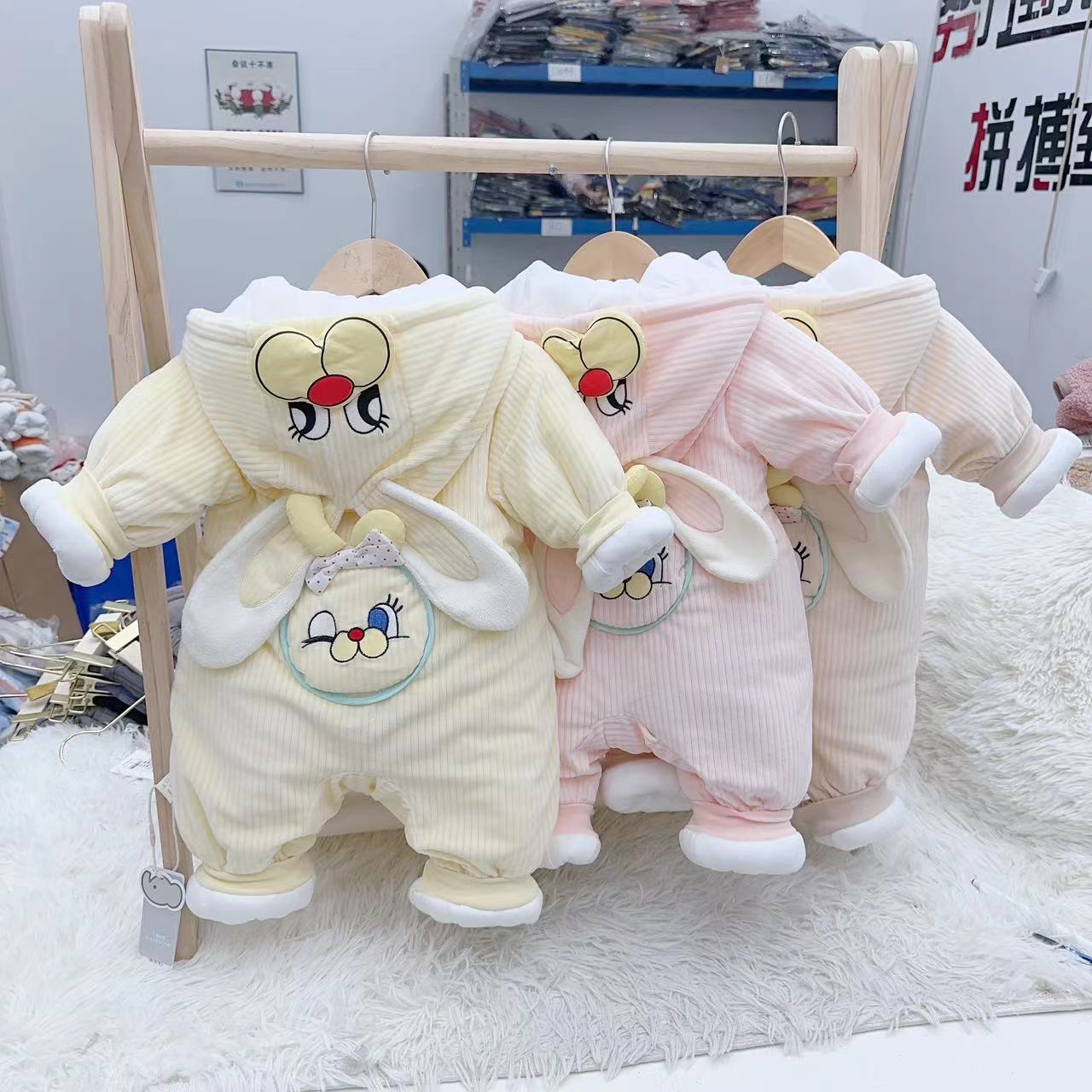 3364小象帮尼靓兔兔冬款戴帽爬服A08
