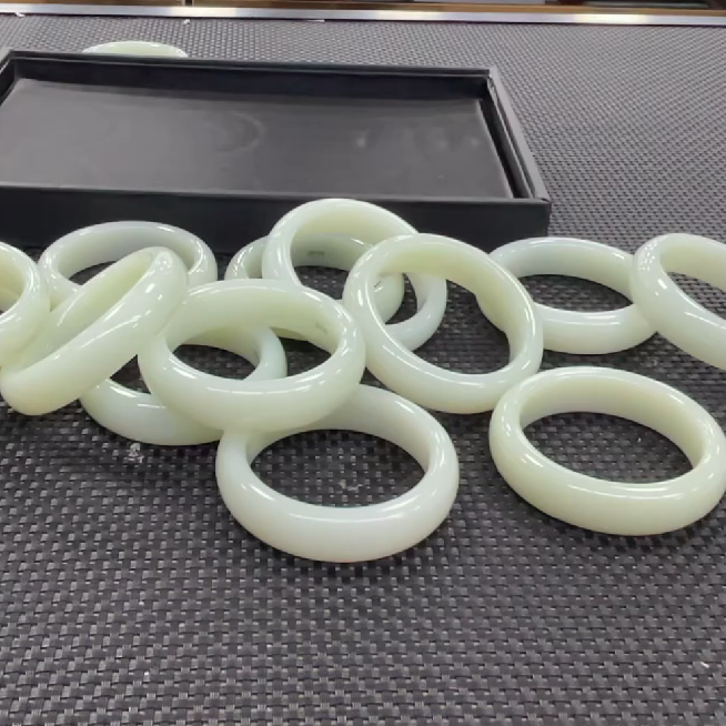 【老郑家】和田玉手镯一支 (多样性发1件)