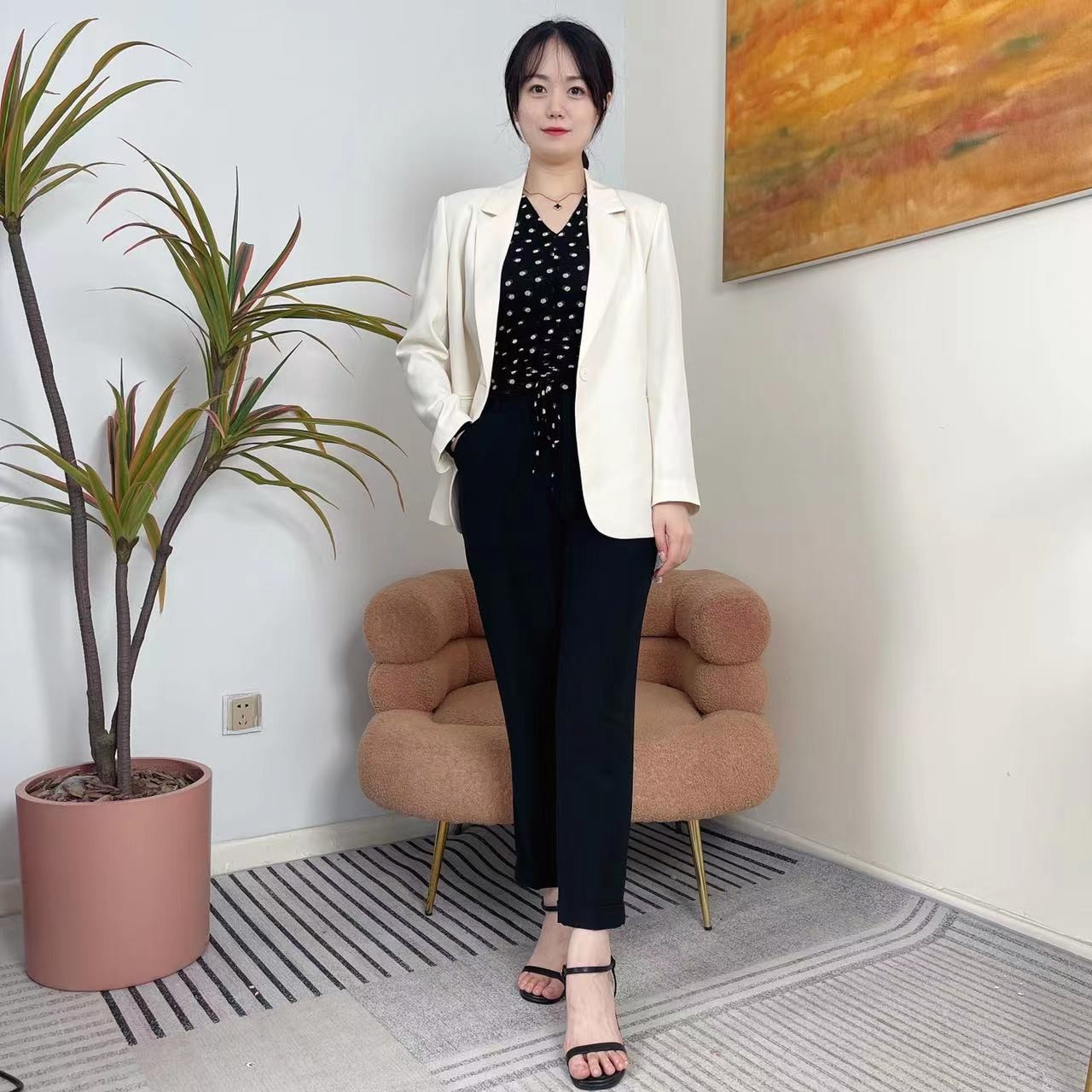 【矫老板推荐】春季新款百搭气质显瘦时尚设计师米白色西装S190636
