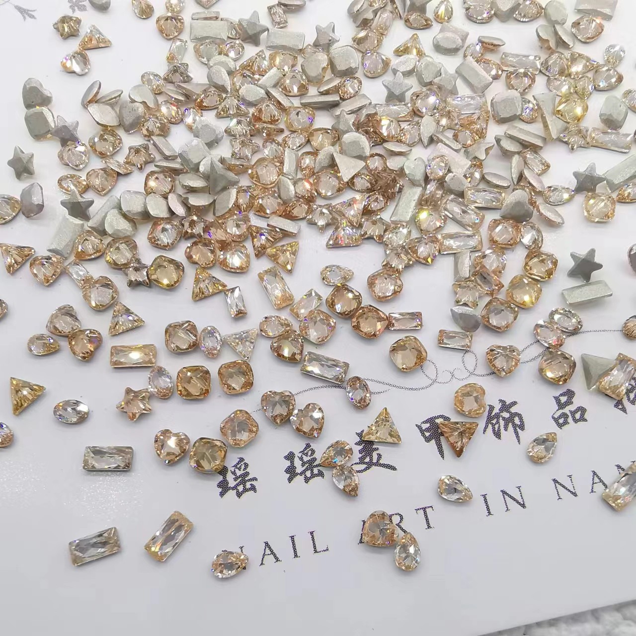 HH美甲钻饰品5A锆石镀底倒边平底迷你混形状丝绸色《50颗》超闪