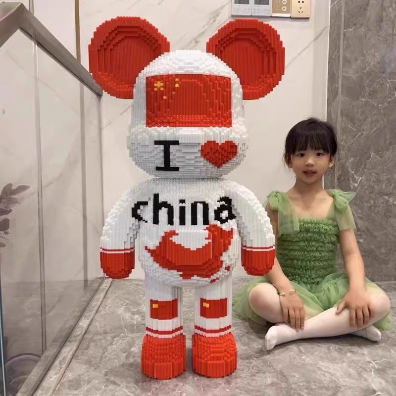 70CM巨大型爱国熊潮玩立体高难度拼装积木锻炼动手动脑大型摆件