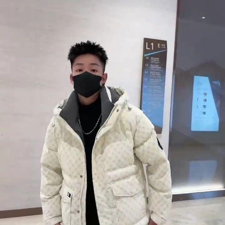 波司登新款羽绒服男冬季潮牌轻薄加厚短款满花休闲保暖冬装外套男