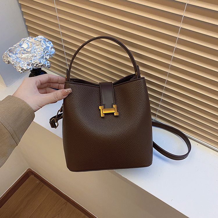 新款链条高级感时尚百搭手提经典斜挎包7001