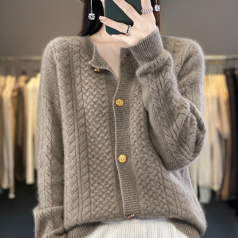 爱不释手~加厚款金扣圆领开衫针织衫羊绒衫女显瘦百搭