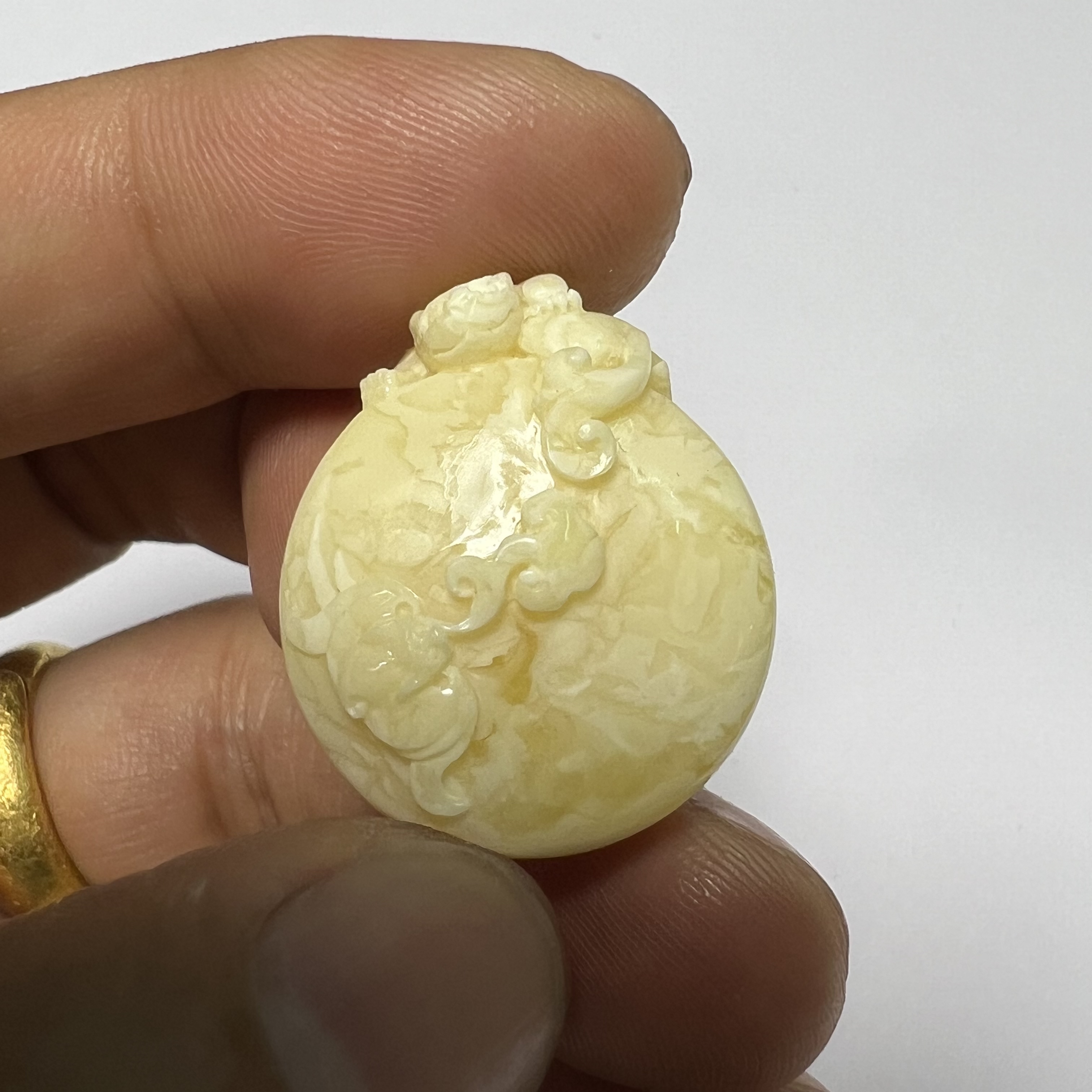 貔貅蜜蜡吊坠挂件金色项链白招财神兽瑞兽女款百搭镶嵌经典挂件