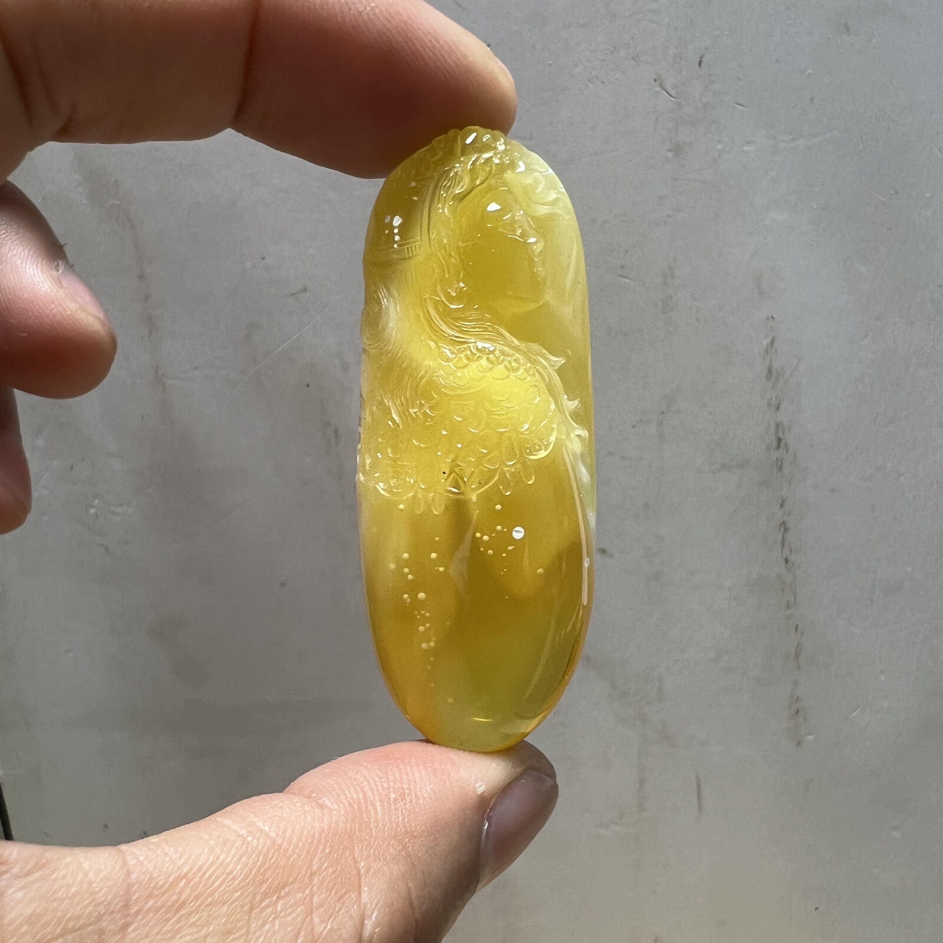 琥珀蜜蜡吊坠挂件巧雕女款百搭挂饰饰品大气经典时尚可爱俏色雕刻