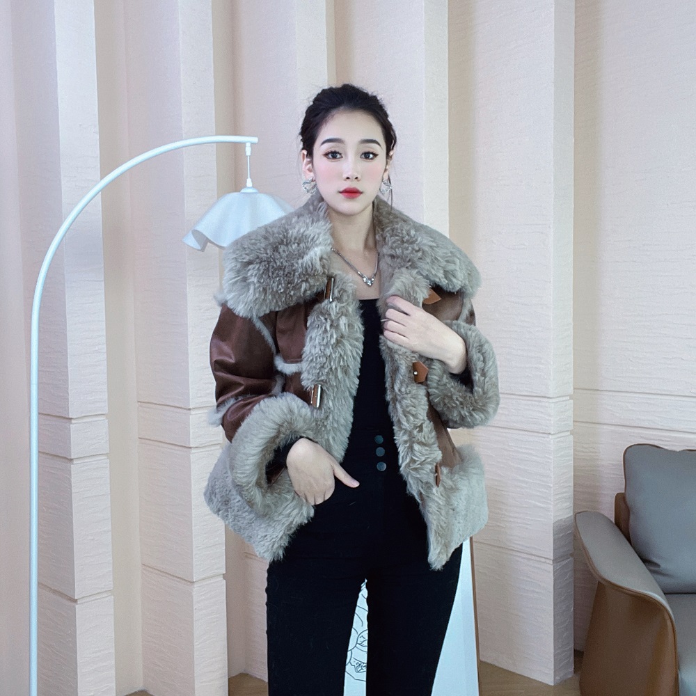 新款设计感短款女冬季显贵气质加厚大衣时尚百搭