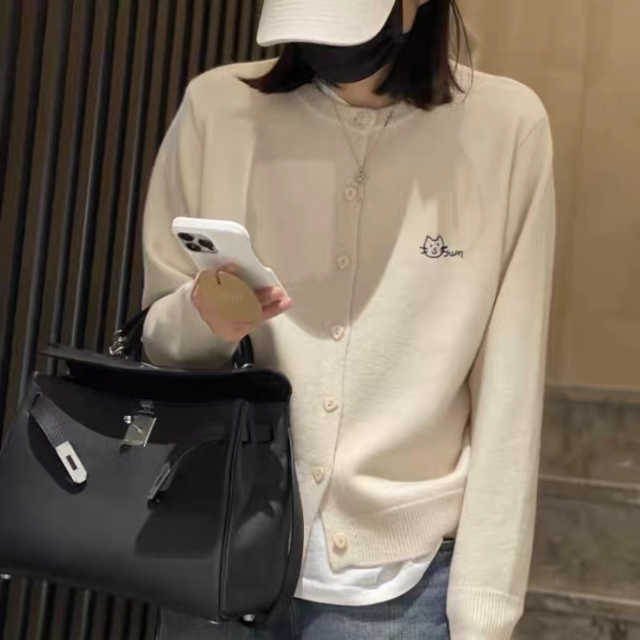 8251号富发22518-1#秋款刺绣猫咪长袖针织开衫（预 ）