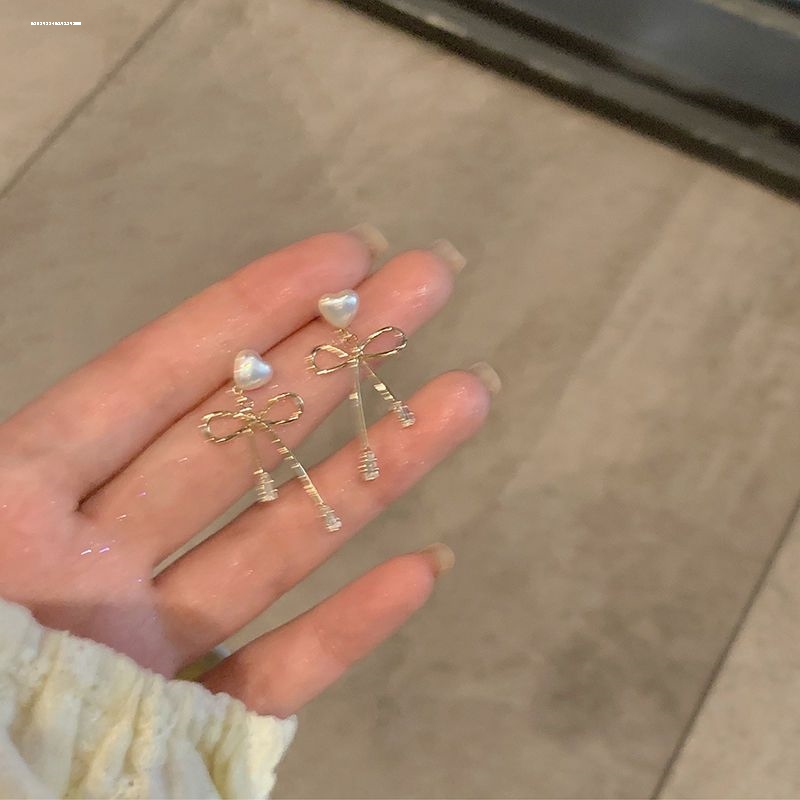 女网红设计爱心蝴蝶结耳钉新款轻奢潮个性气质时尚小众百搭精致
