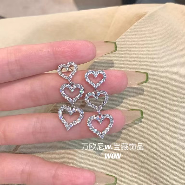 铜合金合成锆石耳饰 万欧尼w.宝藏 | 韩国甜妹镂空爱心耳环RJ224