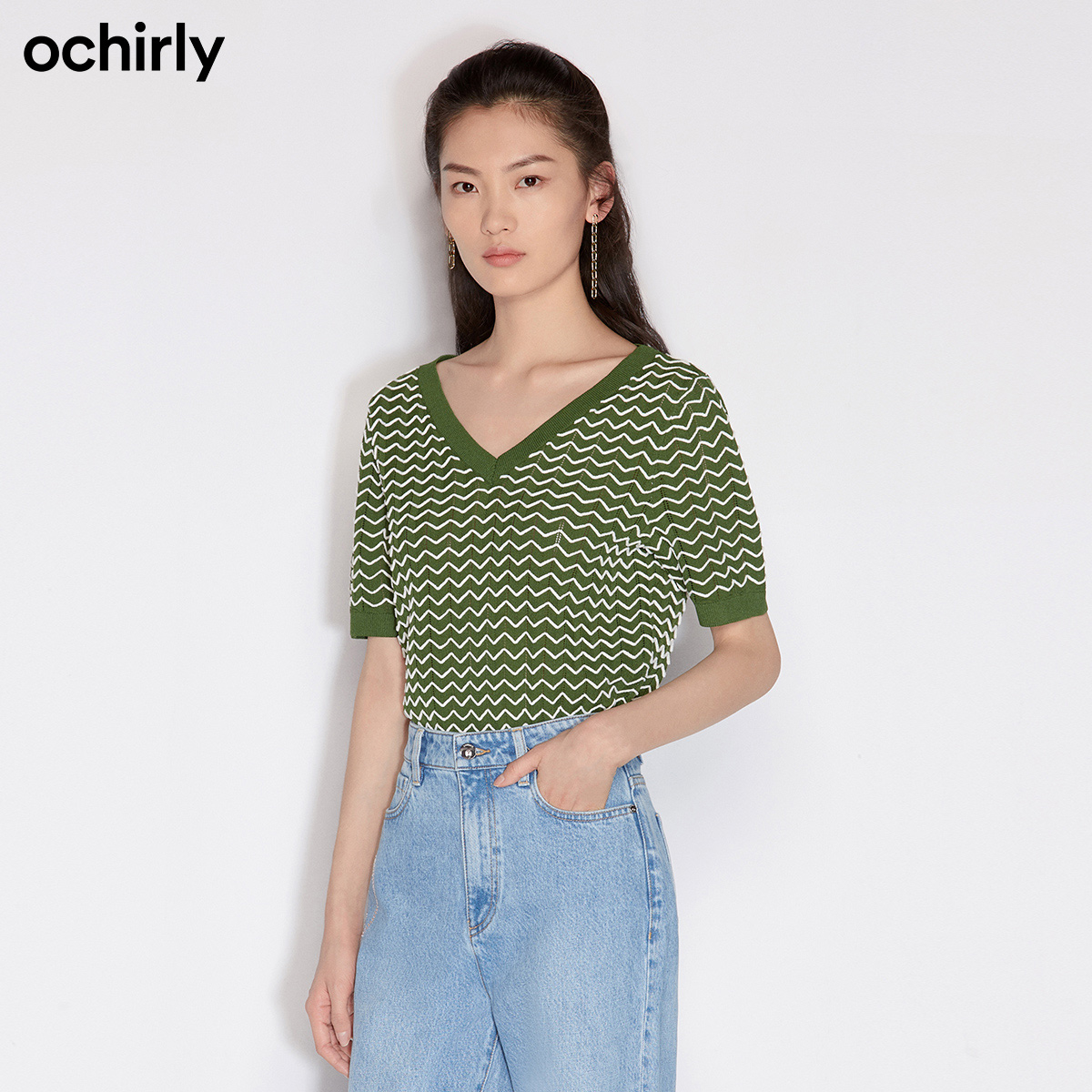 △欧时力秋装短袖针织衫V领撞色波纹套头设计上衣