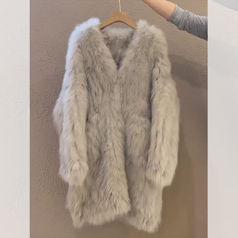 高级感慵懒风皮毛一体长款v领羊羔绒加厚保暖外套2024冬装新款女