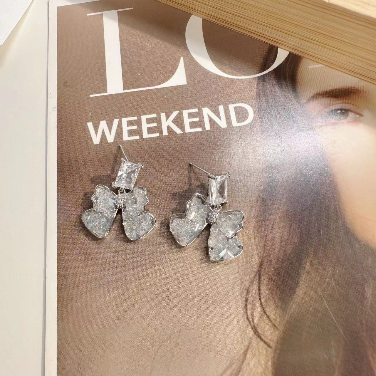 铜合金合成锆石耳饰 精致蝴蝶梦境时尚银色镶嵌气质小众耳环B24