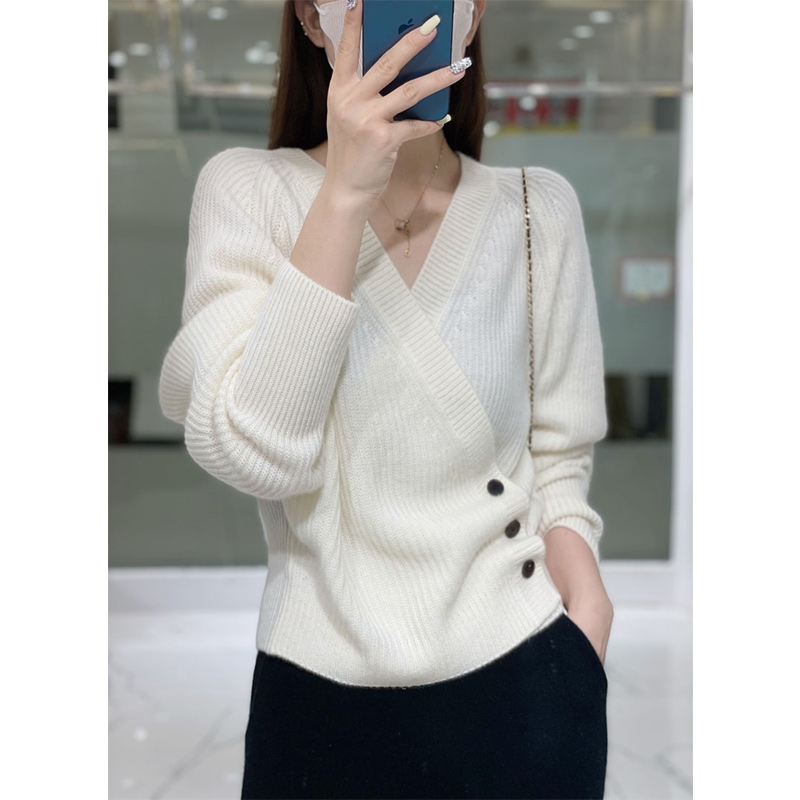 高档洋气针织衫复古V领上衣2023年秋冬新款女装宽松慵懒套头毛衣