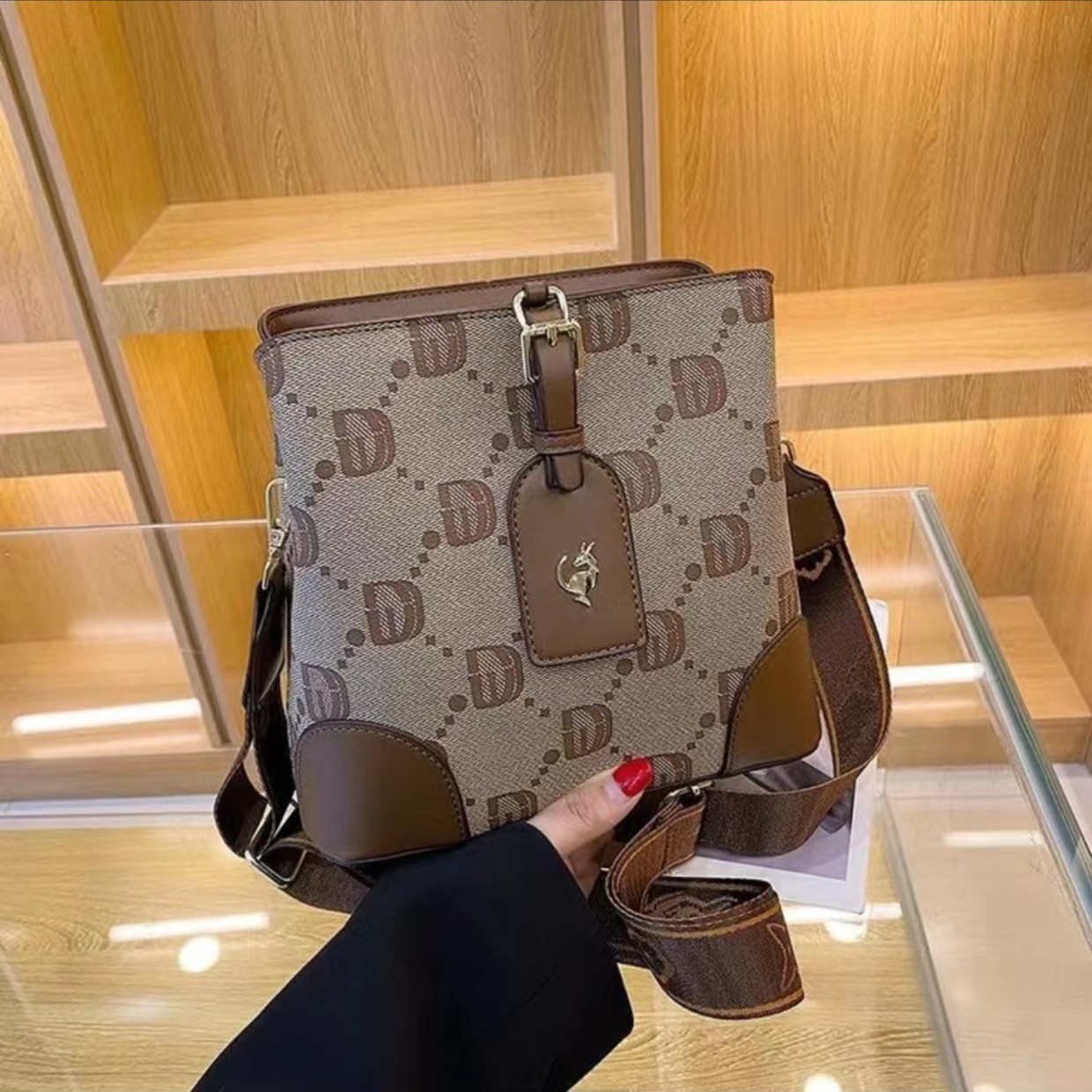 【宠粉专属】网红轻奢时尚百搭女士复古单肩肩包春夏潮流小包包经典