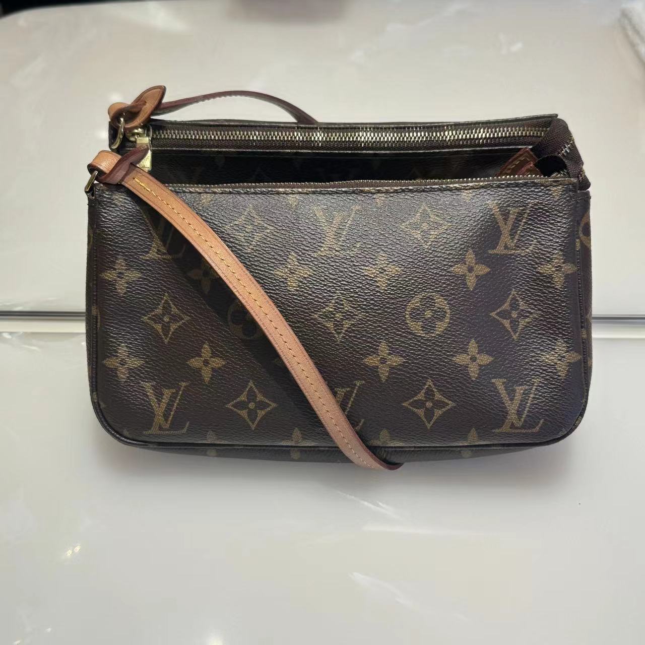 95新 LouisVuitton/路易威登 安洁利田哥单肩包/ZH1219298