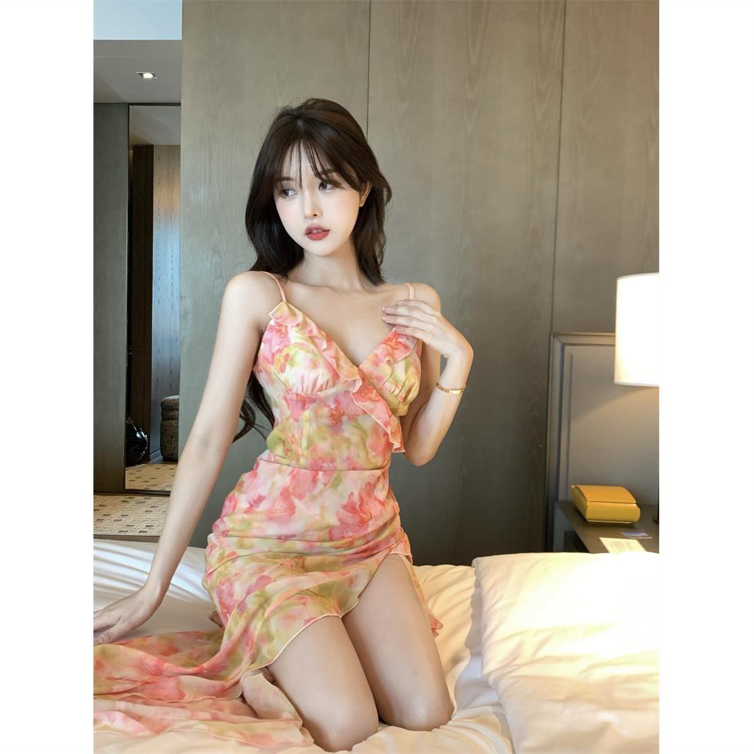 新款花吊带连衣裙女夏季设计感小众甜辣收腰领中长款裙子