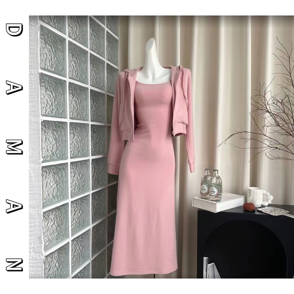 DM【幂式穿搭风格】连帽短外套+修身吊带裙秋冬季辣妹气质显瘦套装