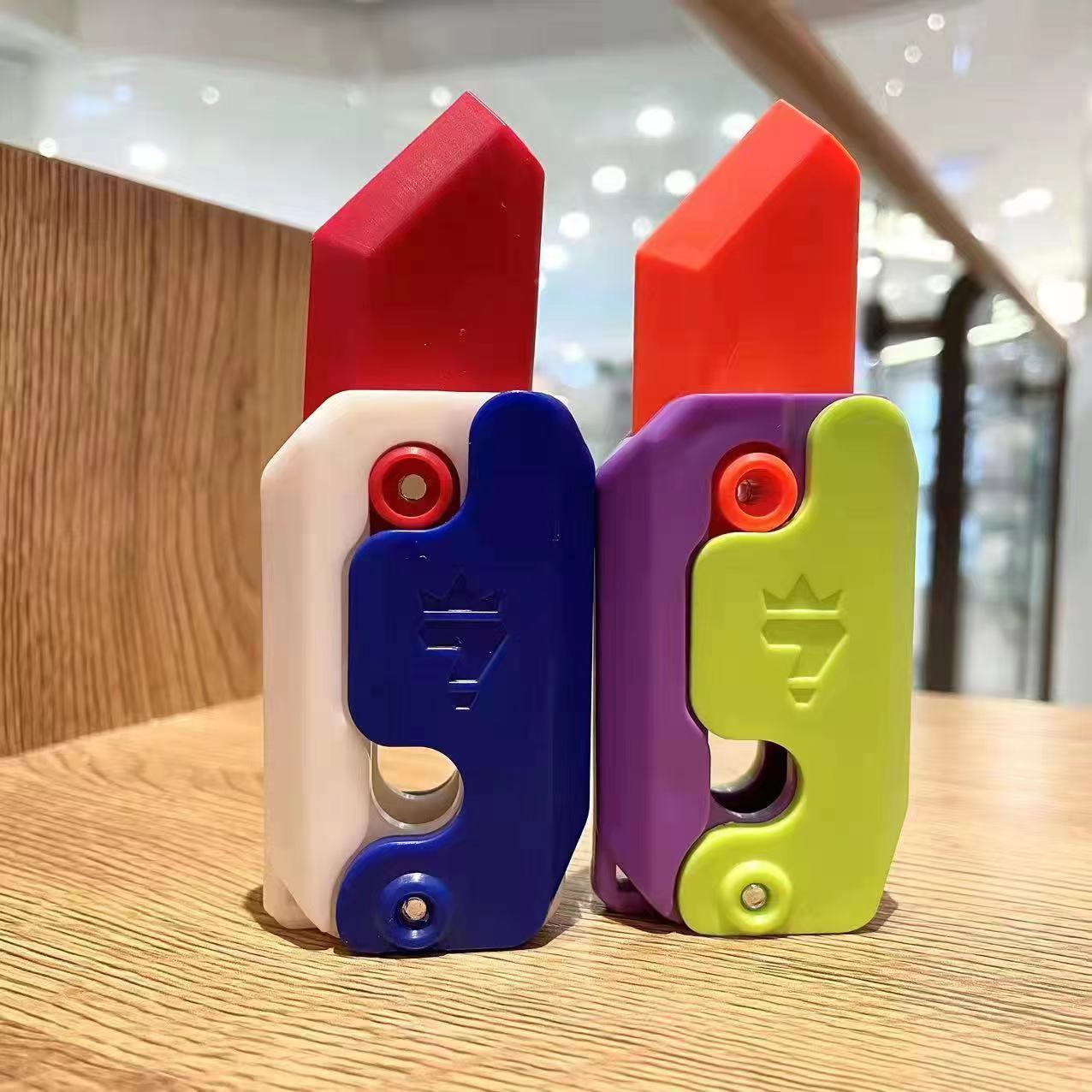 现货3d重力小萝卜刀迷你折叠刀塑料玩具模型可爱解压情侣儿童礼物