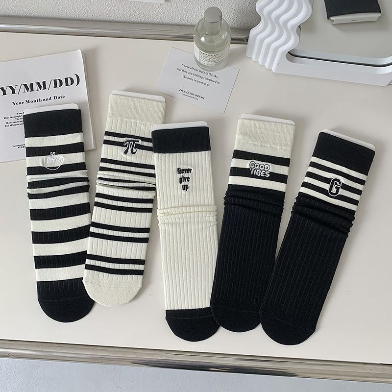 日系外穿百搭中筒袜韩版长筒堆堆袜春秋季黑白条纹袜子女ins潮流